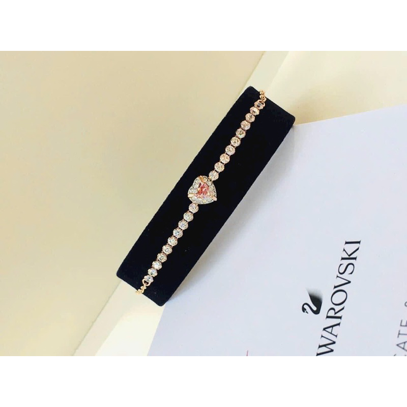 Lắc tay đính đá mặt trái tim swa lấp lánh sang trọng