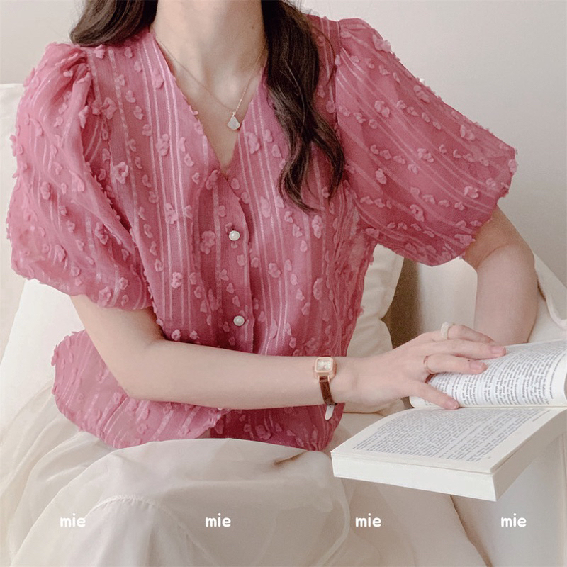 Giana Top - Áo sơ mi tay ngắn tay phồng thêu nổi cổ V cho nữ Purple Heart