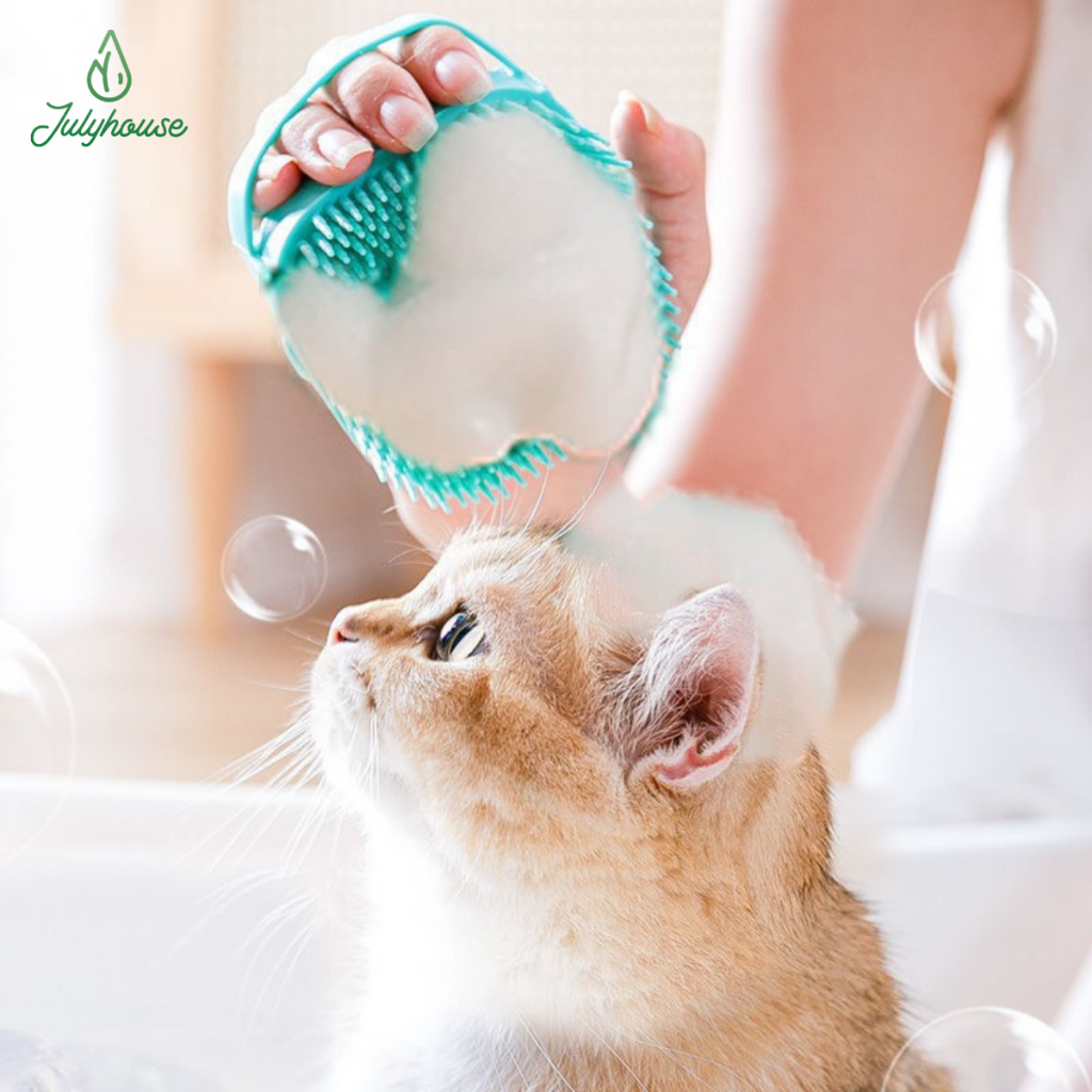 Bàn chải tắm cho chó mèo Julyhouse tạo bọt massage và có chỗ đựng sữa tắm (màu ngẫu nhiên)
