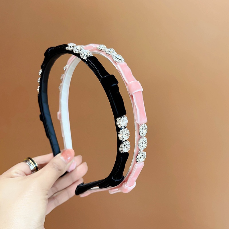 A111 Bờm đính đá nhung đen hồng