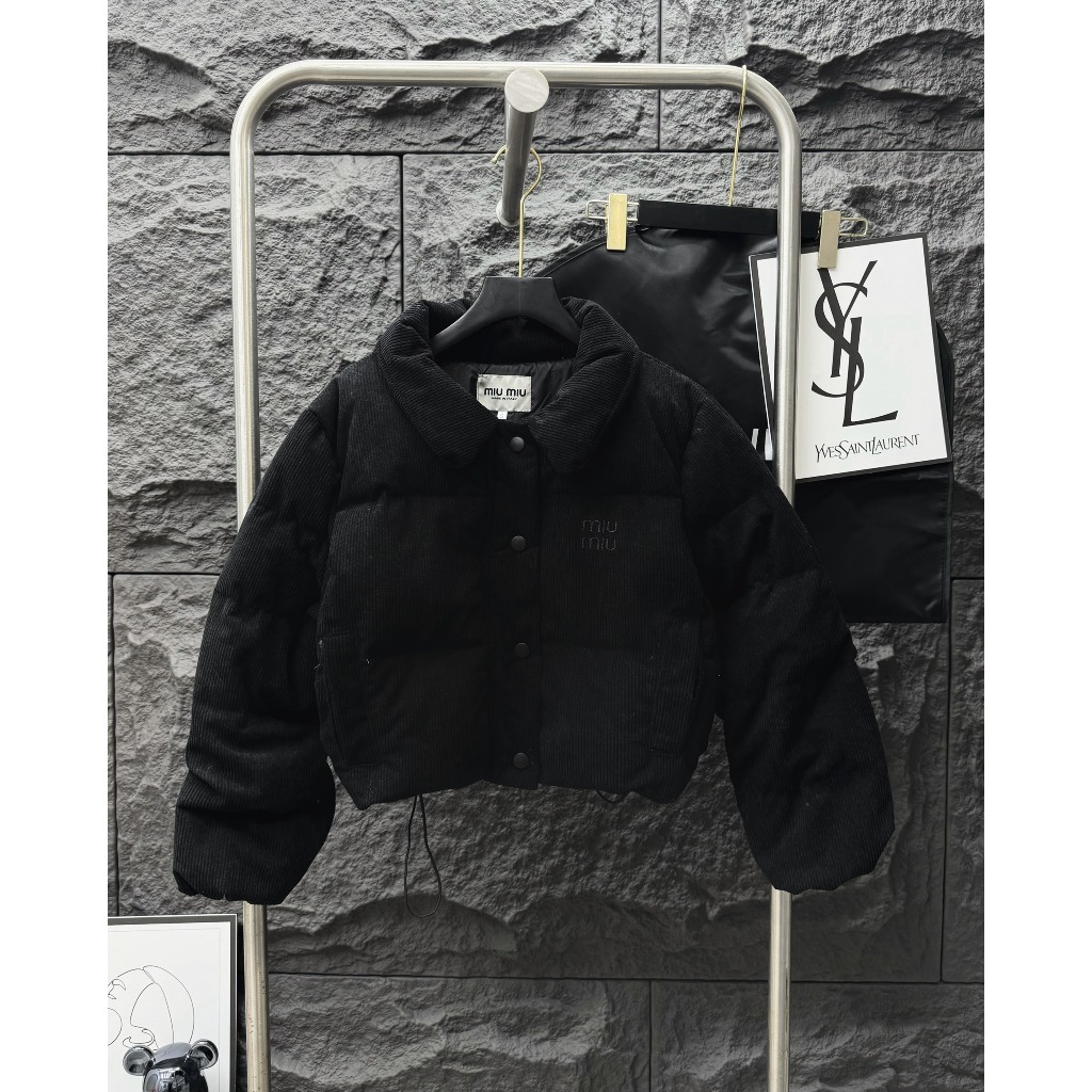 Áo khoác phao nữ chất nhung tăm, Áo phao béo form ngắn dáng rộng gồm màu trắng và đen hàng có sẵn