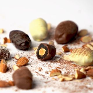 Sôcôla Đắng bọc Chà là Crispy Mousse- Hiệu Dara DuBai