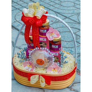 Giỏ quà yến tết 2024 ( 3 hủ yến chưng sẵn + 10gram yến tinh chế tặng kèm đường phèn ,táo đỏ,đông trùng hạ thảo ,hạtchia)
