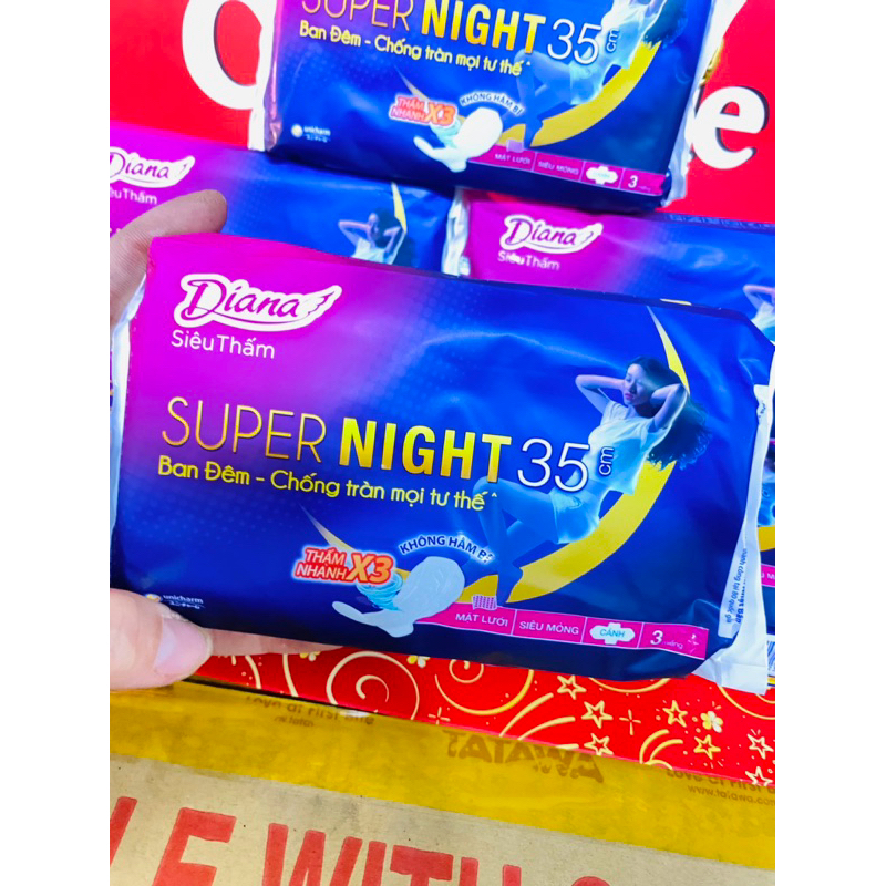 Băng Vệ Sinh Diana Super Night 35cm Có Cánh Ban Đêm