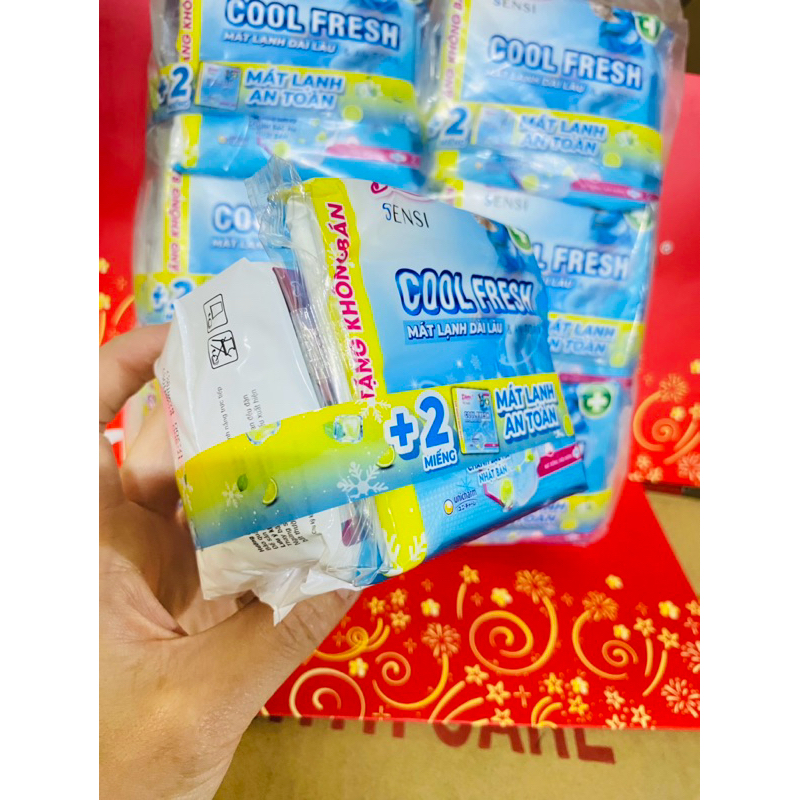 Gói 20 Miếng Băng Vệ Sinh Hàng Ngày Diana Sensi Kháng Khuẩn