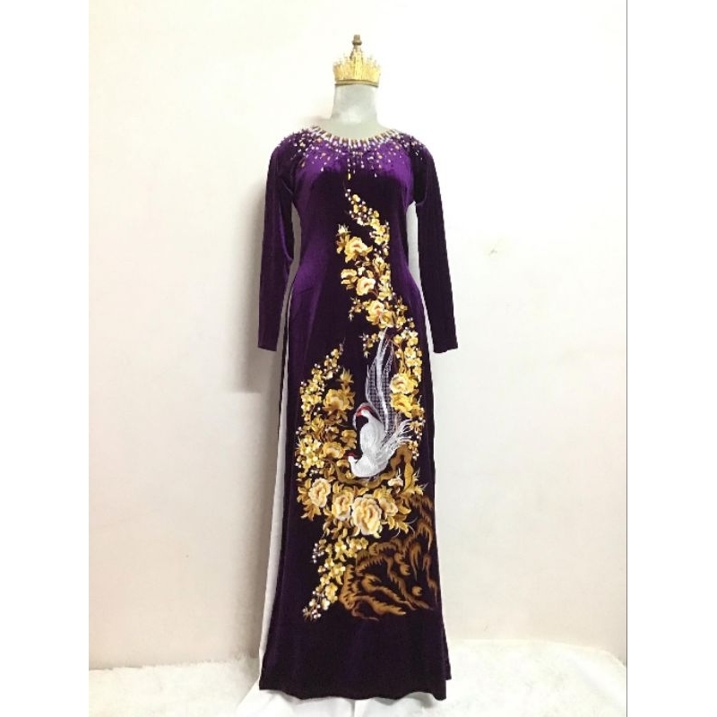 Áo dài nhung thêu cổ tròn