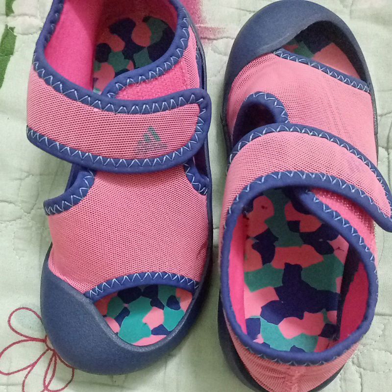 Giày hồng xinh cho bé