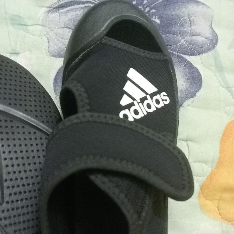 Giày đen xinh cho bé