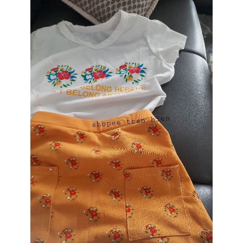 Set áo kèm chân váy vàng hoa