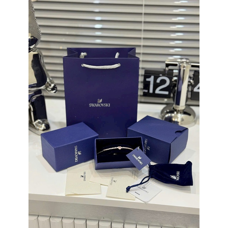 Lắc tay đính đá mặt trái tim swa lấp lánh sang trọng