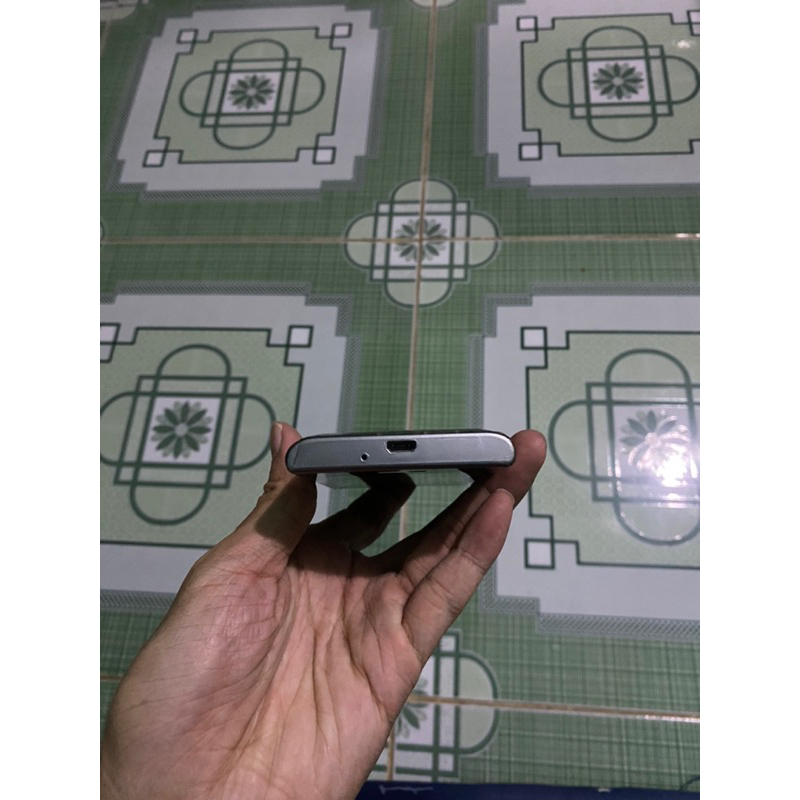 Điện thoại LG E400 zin nguyên tem bọc keo toàn thân