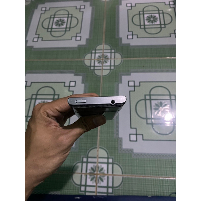 Điện thoại LG E400 zin nguyên tem bọc keo toàn thân