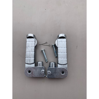 Để chân sau xe điện Zoomer giá 1 đôi 2 bên