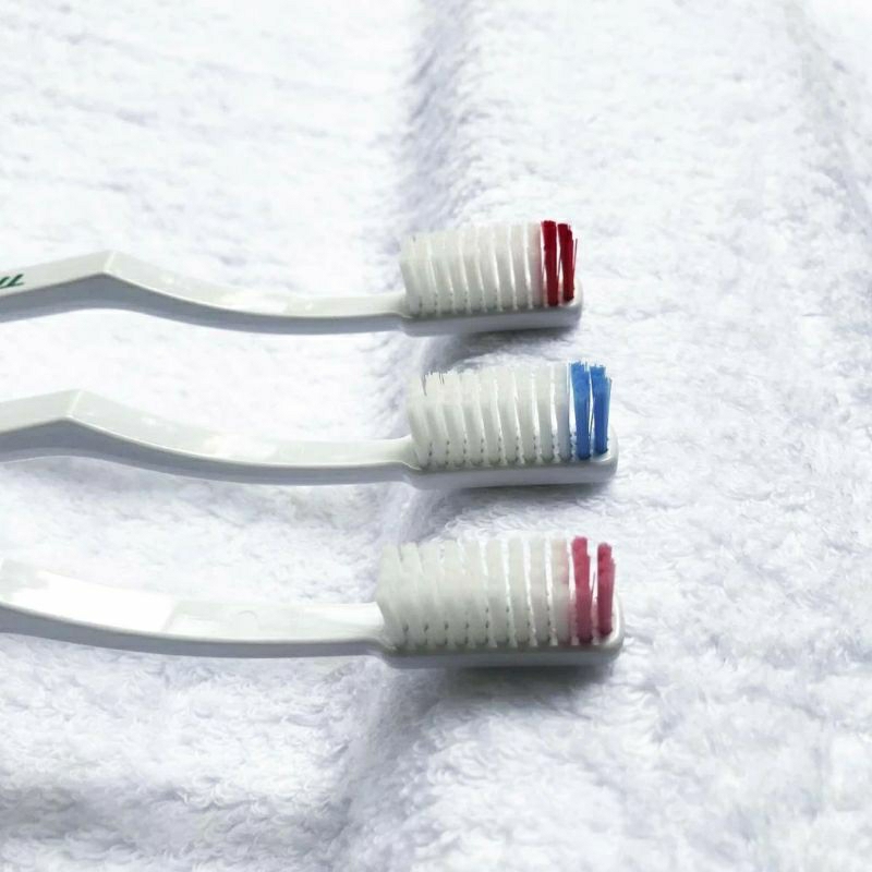 Bàn Chải Đánh Răng Trisa Fresh 3 dòng