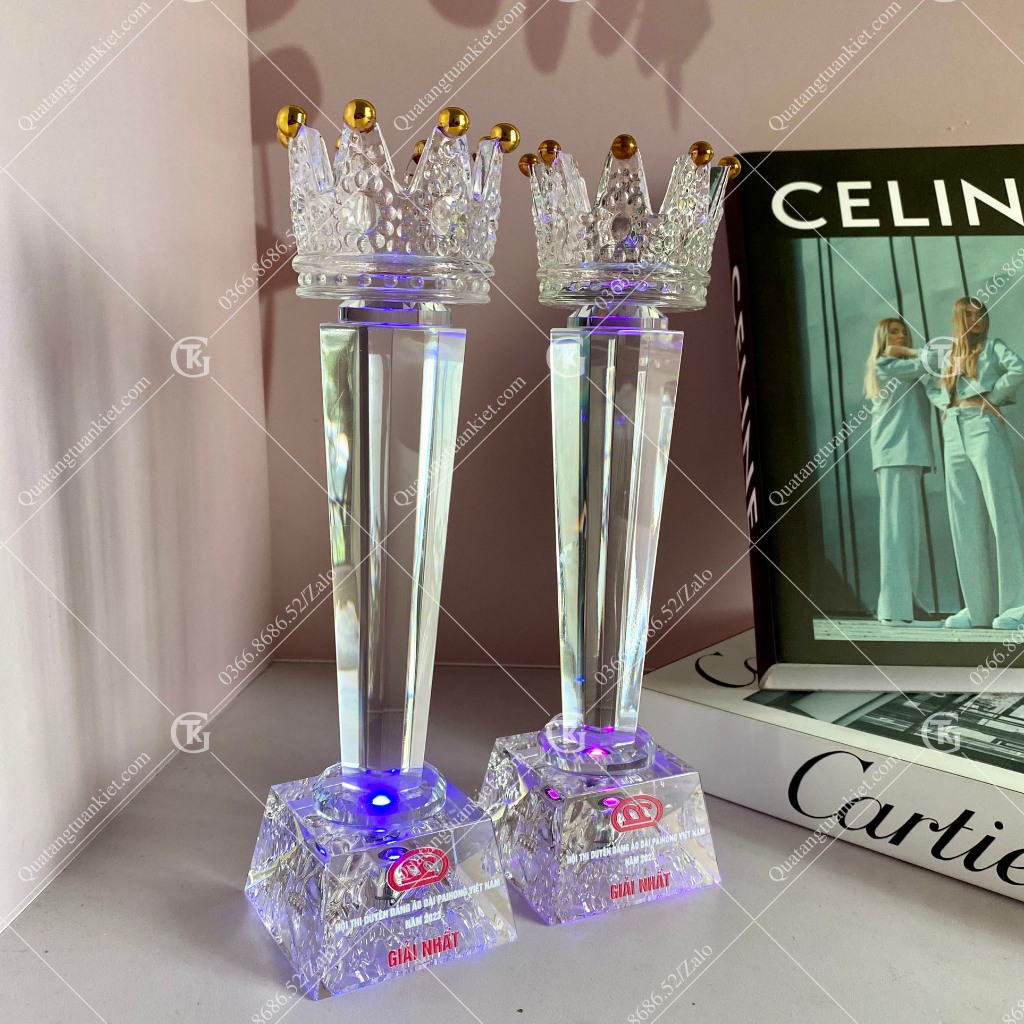 Cúp pha lê vương miện Đế Led 17 màu