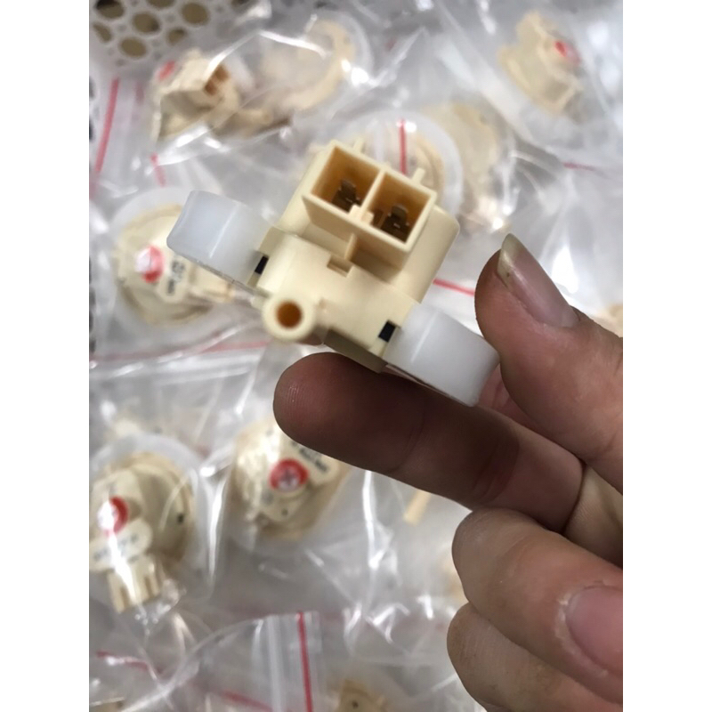 Phao áp lực máy giặt Aqua- Sanyo cửa đứng - Hàng hãng