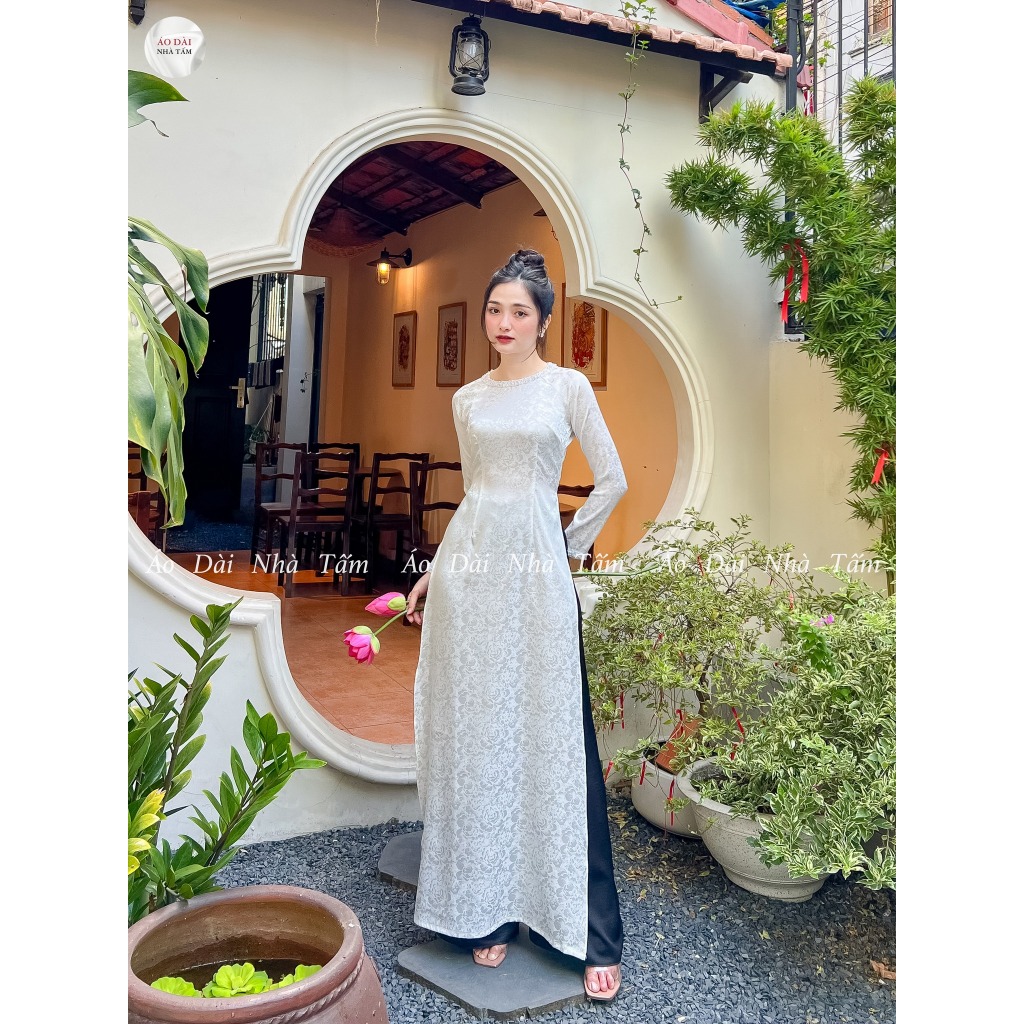 ÁO GẤM TRẮNG TRƠN ĐÍNH KIM SA CỔ - G7