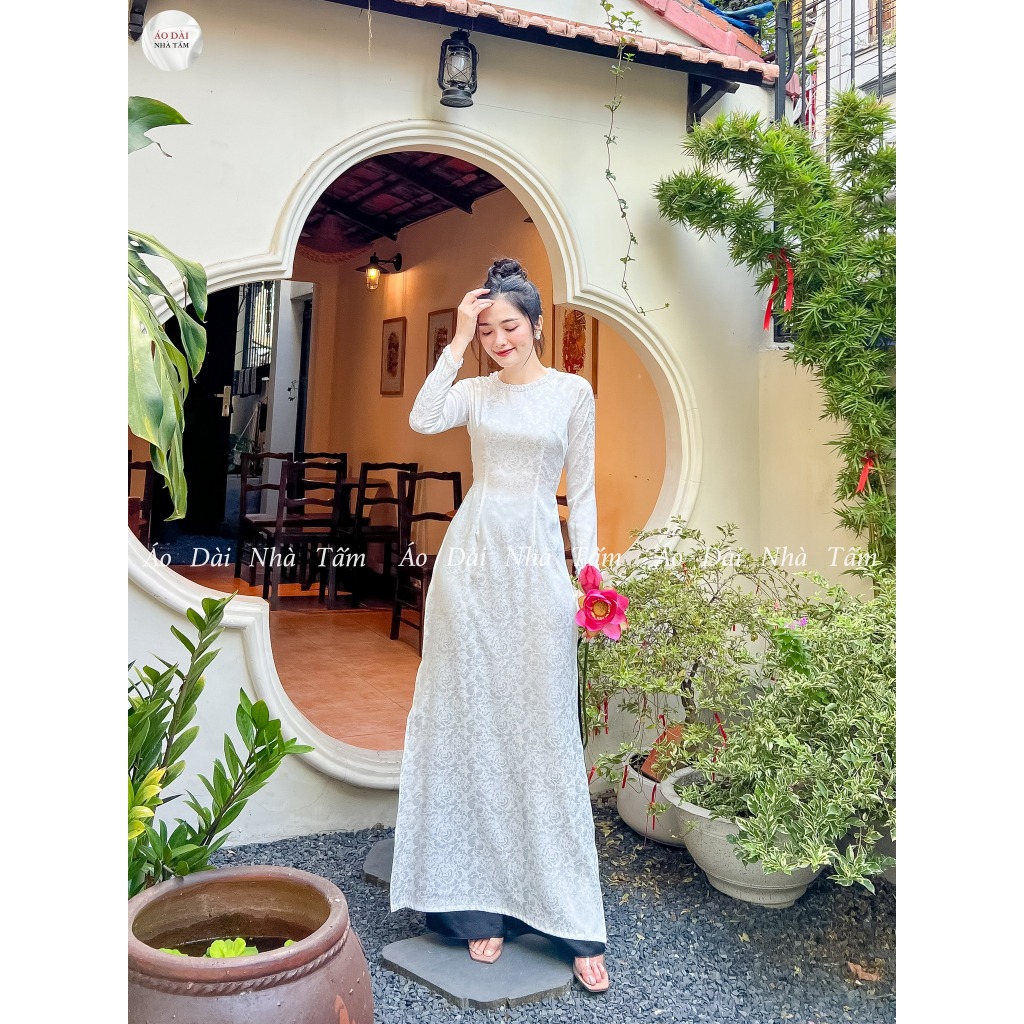 ÁO GẤM TRẮNG TRƠN ĐÍNH KIM SA CỔ - G7