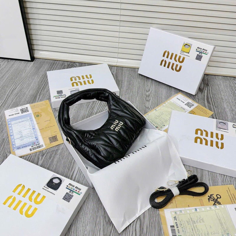 Túi xách Miumiuu thuyền thời trang