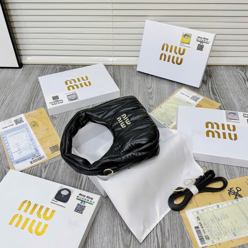Túi xách Miumiuu thuyền thời trang