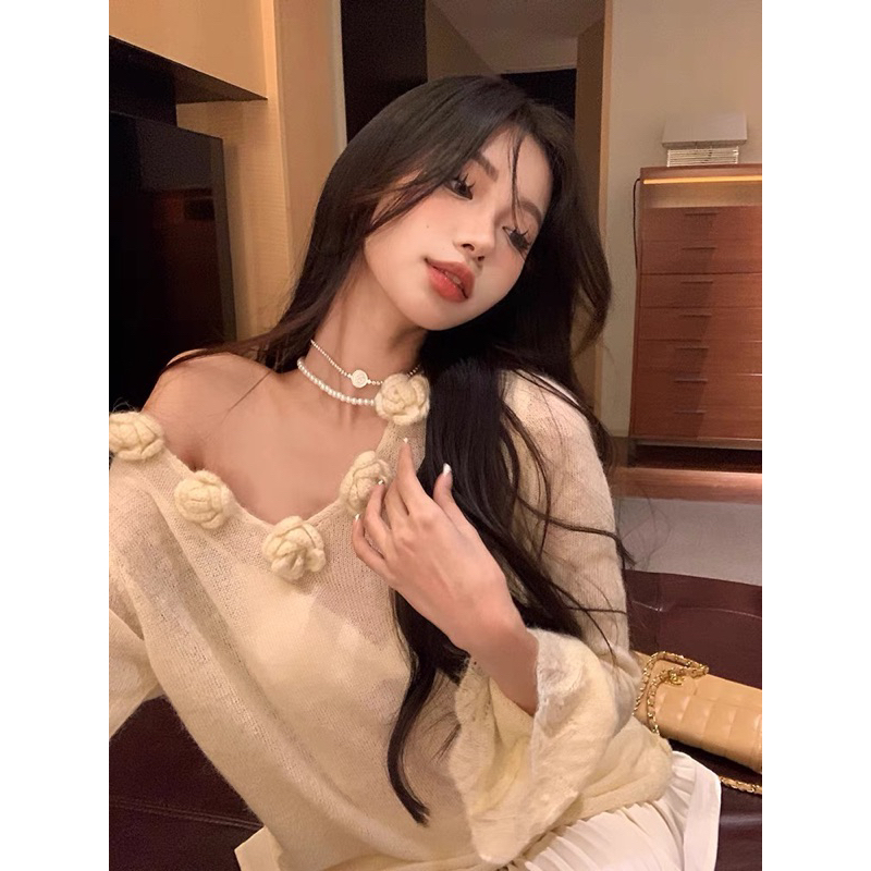 Áo len đính hoa cổ Lelart