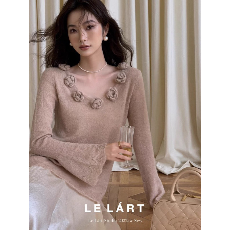 Áo len đính hoa cổ Lelart