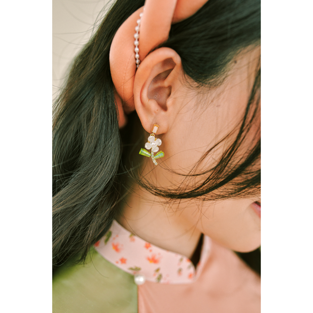 Sumire Store Hoa tai NK-121 cành hoa trắng lá xanh lấp lánh