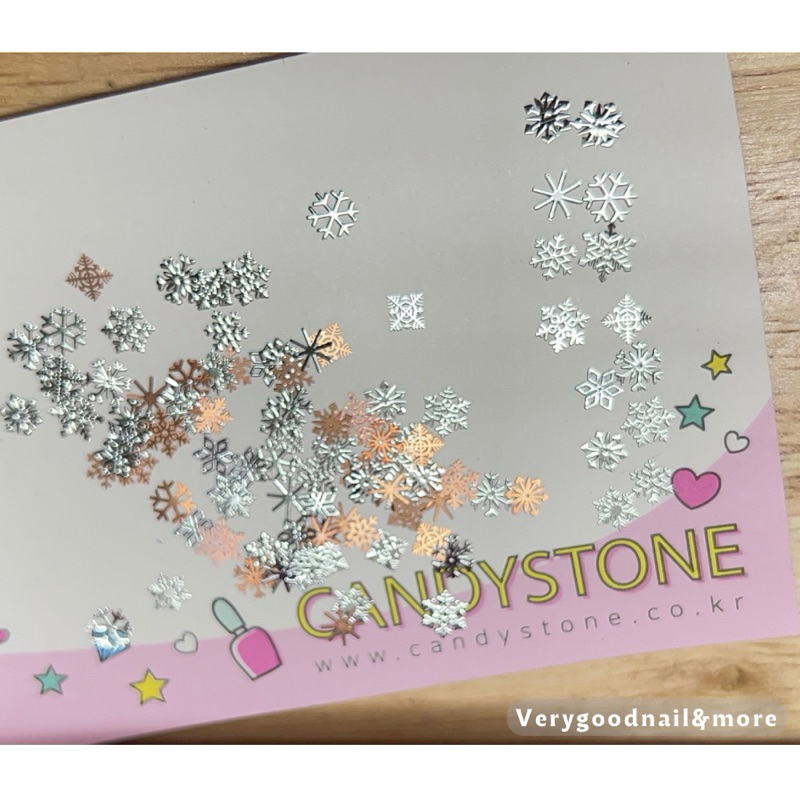 Charm hoa tuyết phủ metal