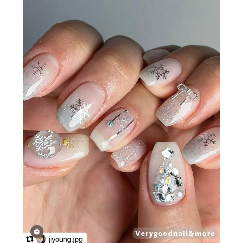 Charm hoa tuyết phủ metal