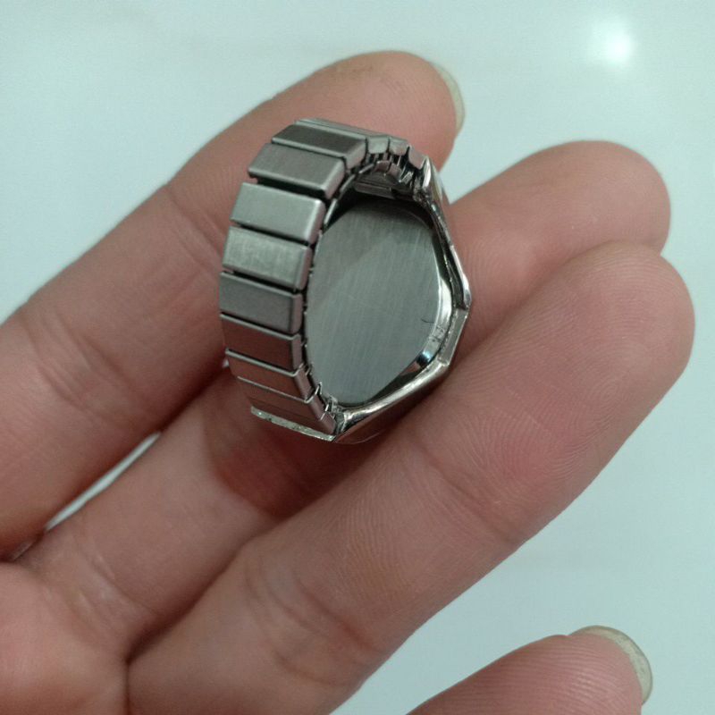 Đồng hồ nam nữ si nhật dạng nhẫn hiệu QUARTZ demi độ mới 85%