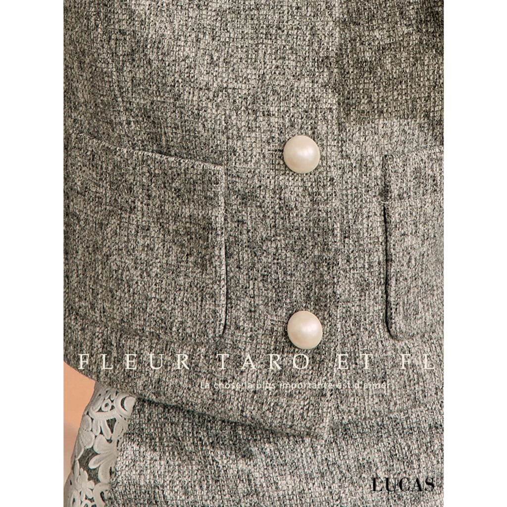 Váy set ghi tiêu: ao cổ ren trắng tay dài, chân váy a ngắn cùng set