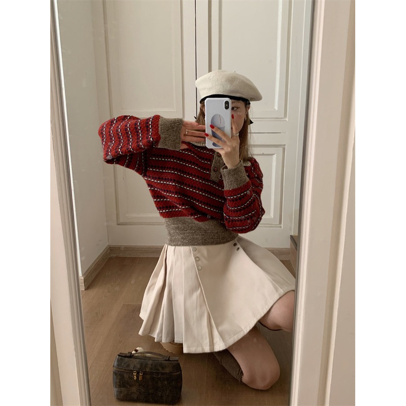 Áo polo đỏ kẻ dáng croptop chất liệu len đan