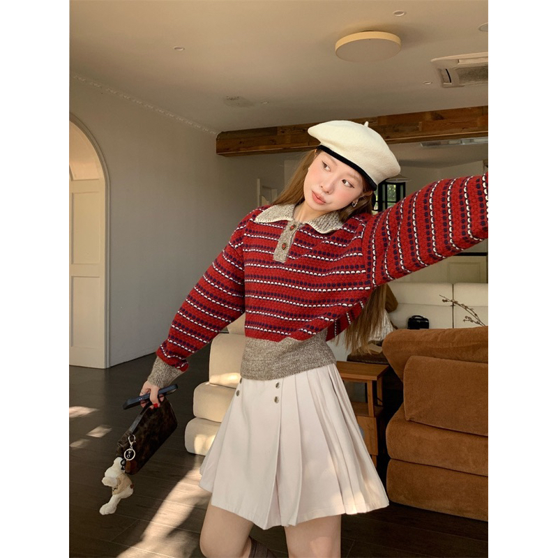 Áo polo đỏ kẻ dáng croptop chất liệu len đan