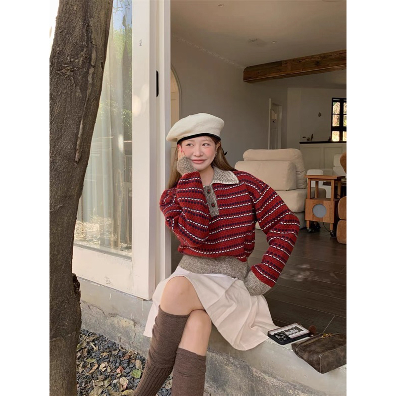 Áo polo đỏ kẻ dáng croptop chất liệu len đan