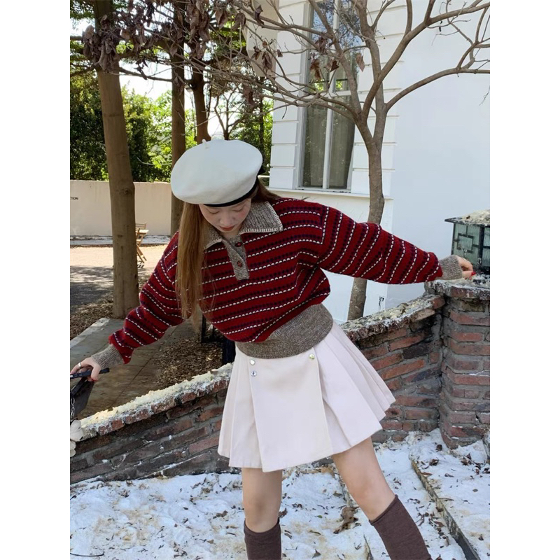 Áo polo đỏ kẻ dáng croptop chất liệu len đan