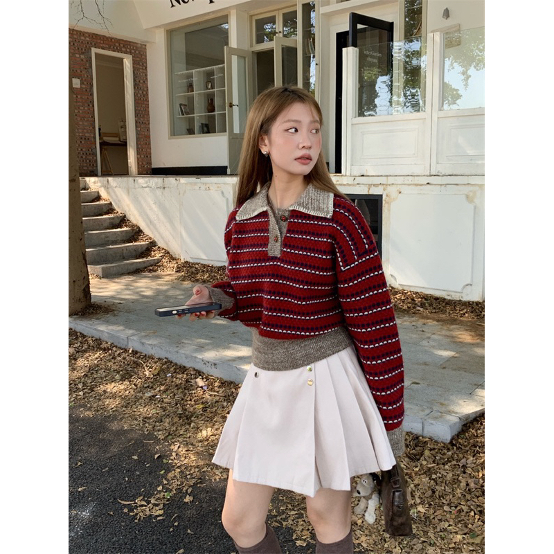 Áo polo đỏ kẻ dáng croptop chất liệu len đan