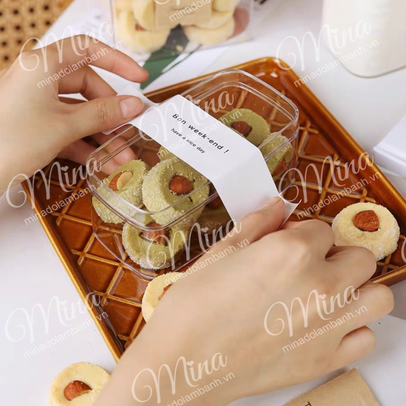 Hộp nhựa mica cứng Oval LC1267 đựng bánh quy, bánh Mousse,…