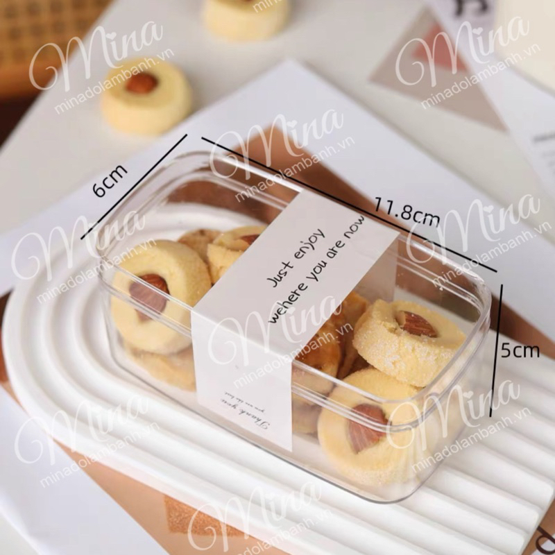 Hộp nhựa mica cứng Oval LC1267 đựng bánh quy, bánh Mousse,…