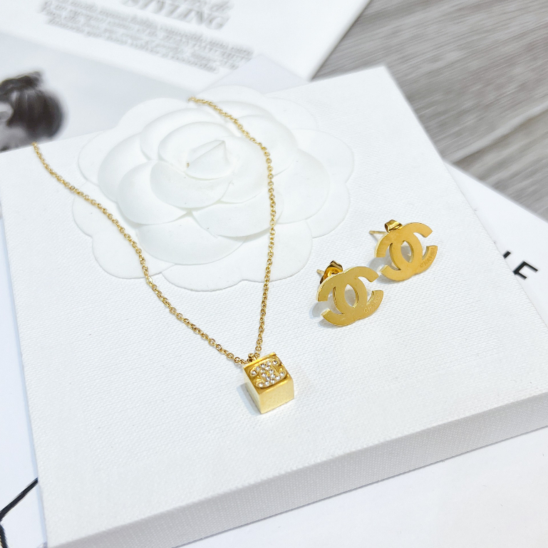 Set Dây Chuyền Mặt Vuông Đính Đá & Bông Tai Titan Ròm House Không Đen Không Hoen Gỉ