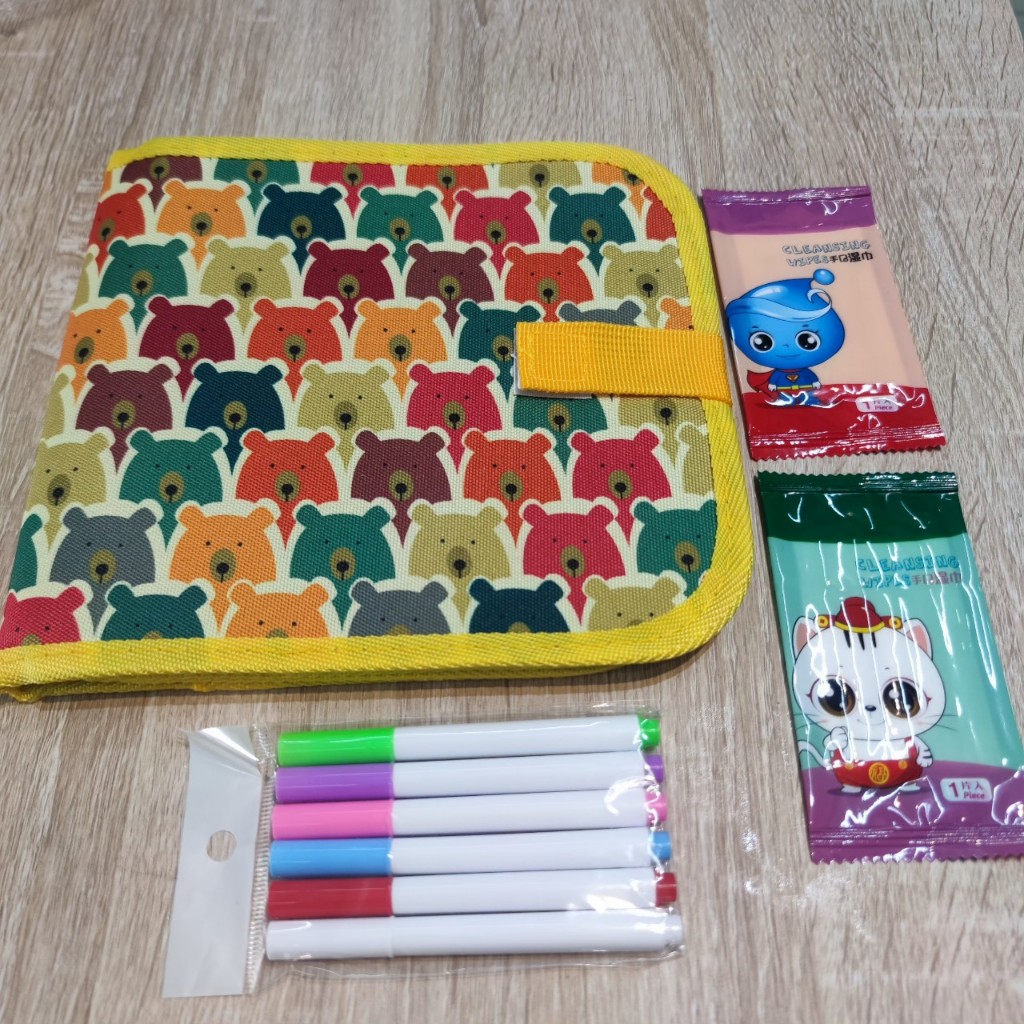 Sổ vẽ xoá được cho bé kèm 6 bút siêu tiện lợi với kích thước nhỏ gọn dễ mang ra ngoài