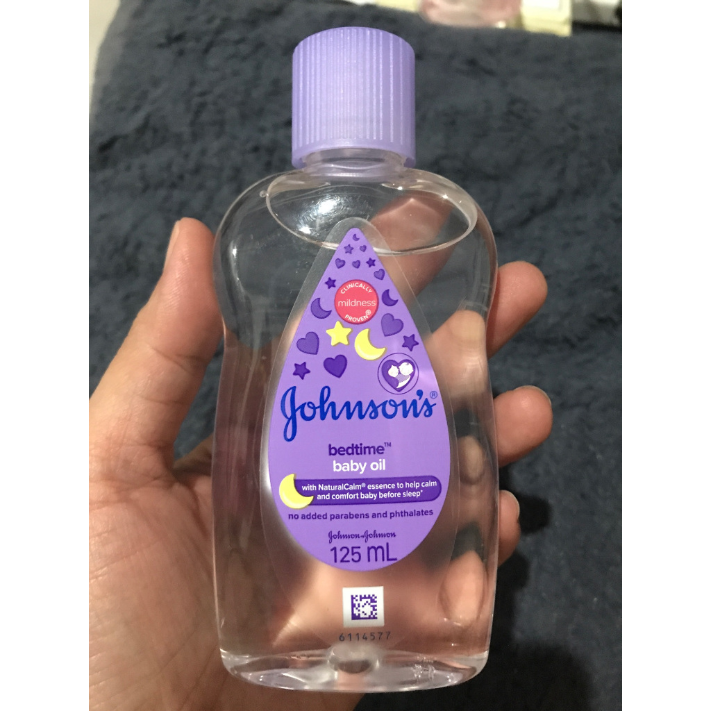 Dầu dưỡng và massage cho bé Johnson's Baby Oil cho bé một làn da mềm mịn 125ml