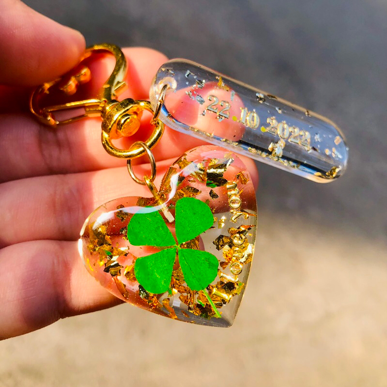 Móc khoá cỏ 4 lá thật (thêm tên theo yêu cầu ) handmade DIY Epoxy resin quà tặng Lilande