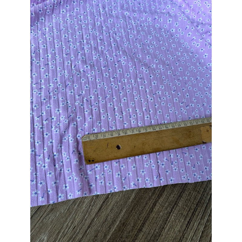Vải thun gân hoa nhí nền màu tím cà