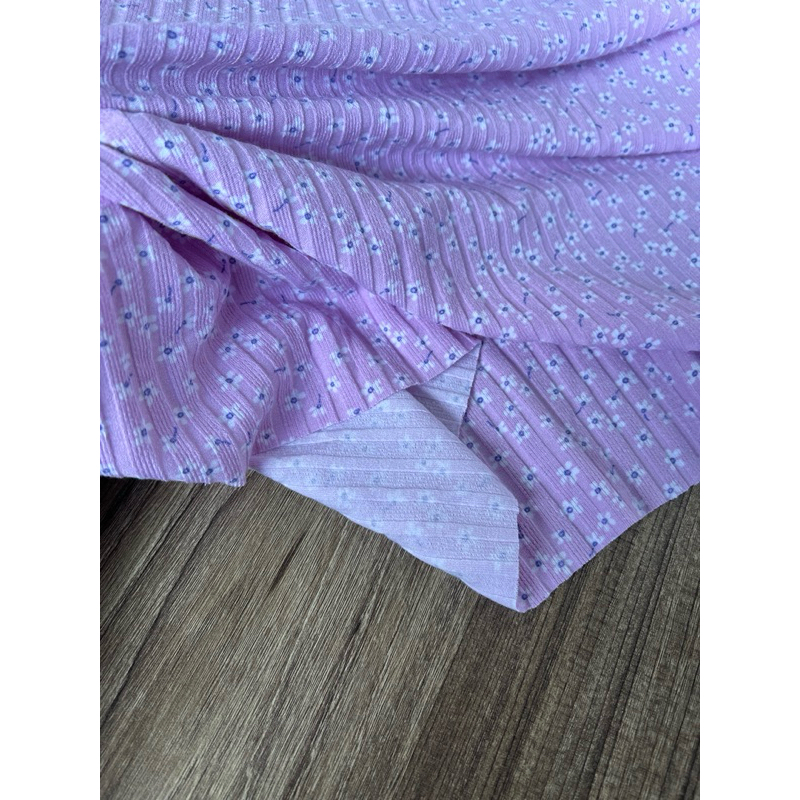 Vải thun gân hoa nhí nền màu tím cà