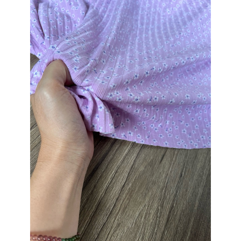 Vải thun gân hoa nhí nền màu tím cà