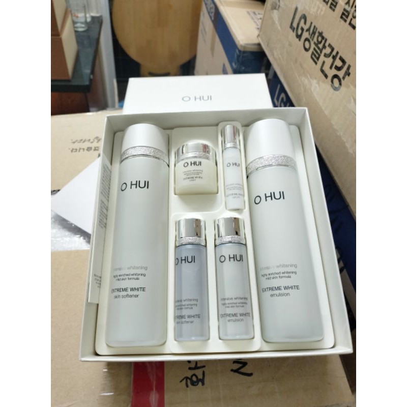 Set nước hoa hồng, sữa dưỡng Ohui Extreme white