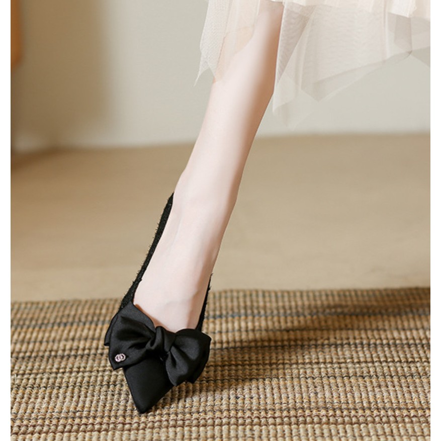 Giày Cao Gót Nữ Cao Cấp Chất Lụa Xước Mũi Nhọn Thiết Kế Charm Nơ Cao 5P- Dazzling Shoes DA874