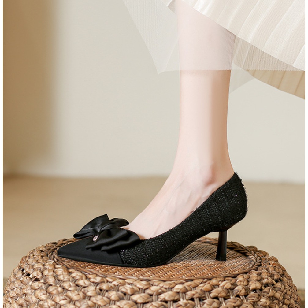 Giày Cao Gót Nữ Cao Cấp Chất Lụa Xước Mũi Nhọn Thiết Kế Charm Nơ Cao 5P- Dazzling Shoes DA874