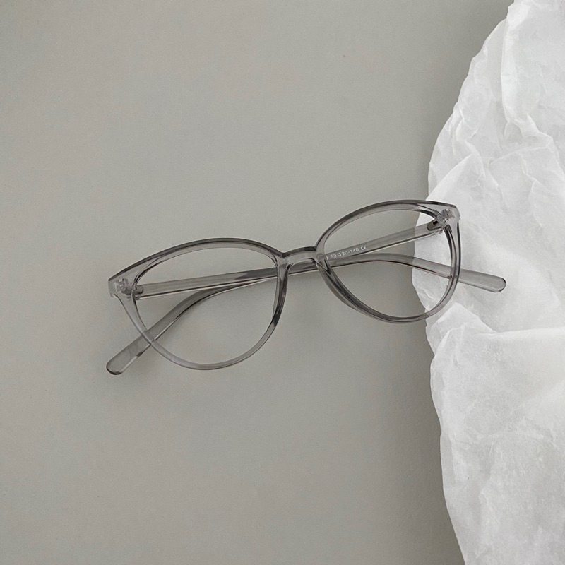 Kính mắt mèo form vừa dễ mang chống tia UV