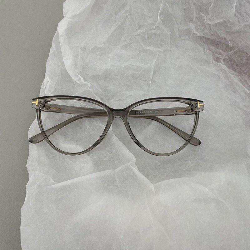 Kính mắt mèo gọng nhựa kiểu dáng đơn giản trẻ trung